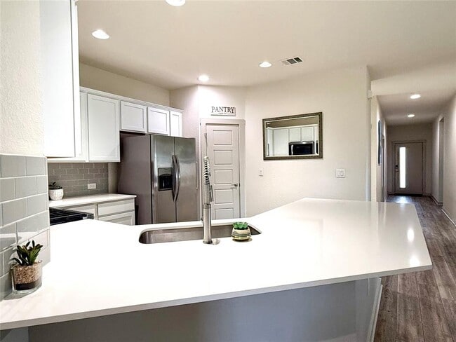 Building Photo - 160 Filifera Ct
