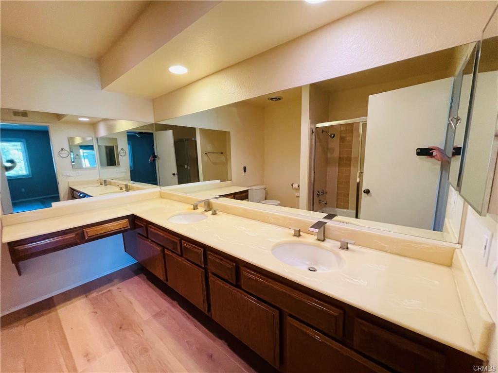 Primary En Suite Bathroom - 10201 Mason Ave