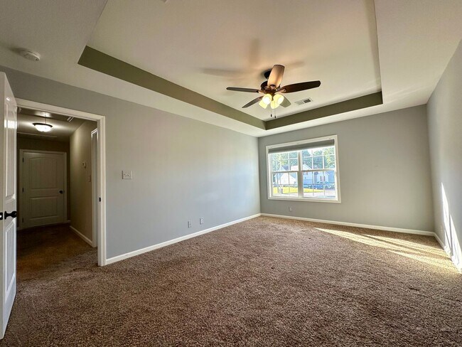 Building Photo - Spacious 3-Bedroom Home with Fenced Yard & Garage!