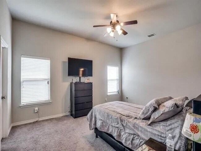 Building Photo - 321 Valentino Wy