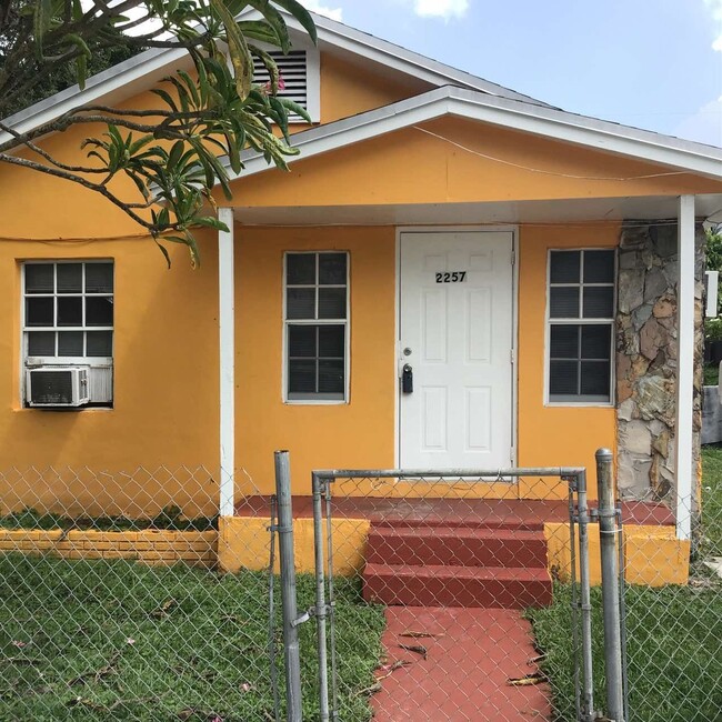 Primary Photo - 2257 NW 82nd St