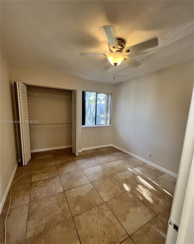 Building Photo - 331 City View Dr
