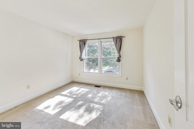 Building Photo - 6104 Cool Spring Terrace S