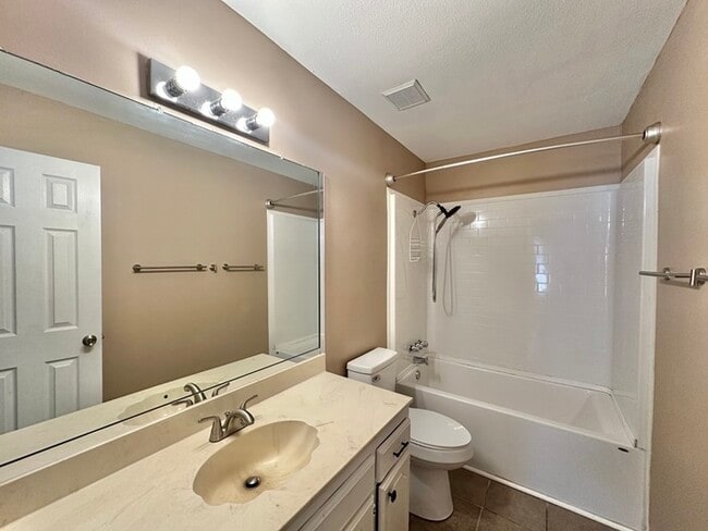 Building Photo - Available Now! Newly Updated 3/2 in Flint!