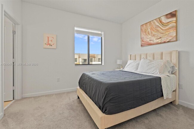 Building Photo - 20655 NE 7th Pl