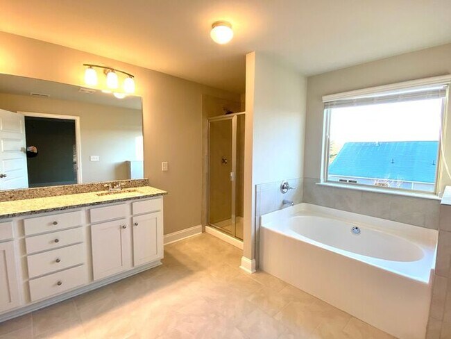 Building Photo - 538 Walton Dr