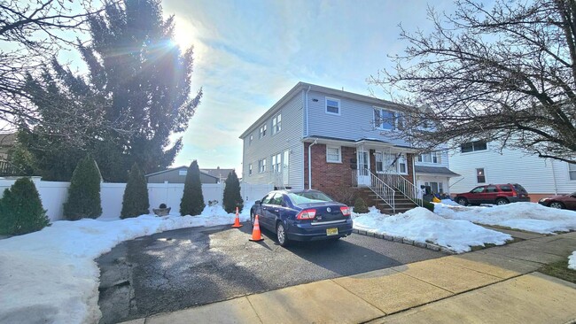 Building Photo - 29 Bryant Pl