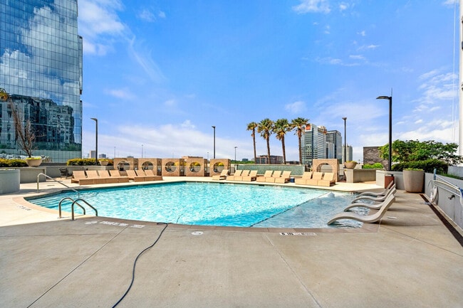 Building Photo - 1400 W Peachtree St NE