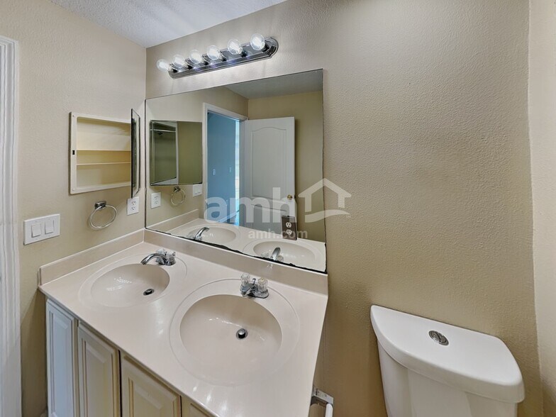 Building Photo - 2600 Deck Ave