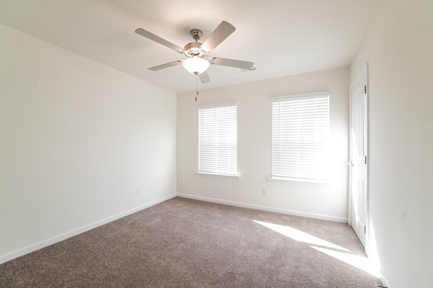 Building Photo - 410 Ruths Dr