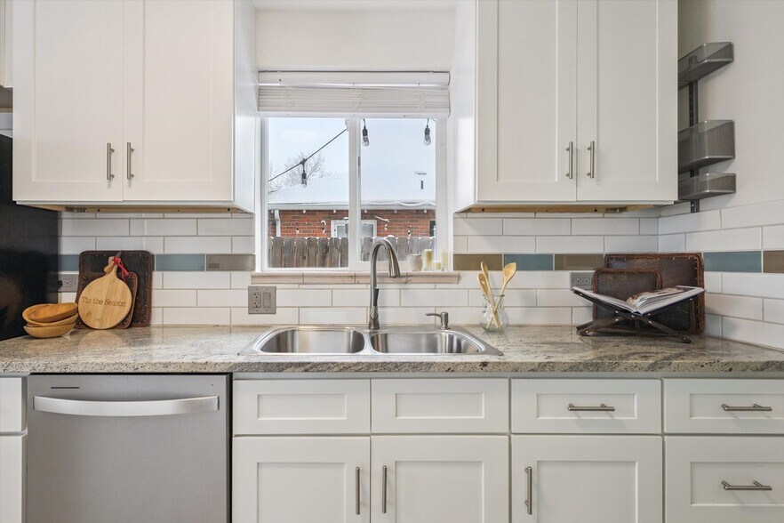 Building Photo - 3551 Olive St