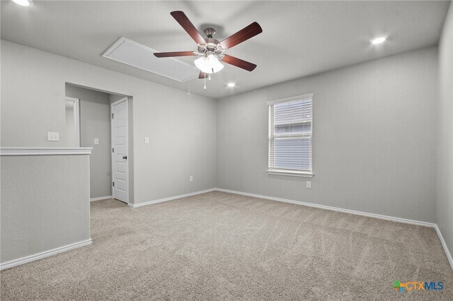 Building Photo - 271 Kinsley Wy