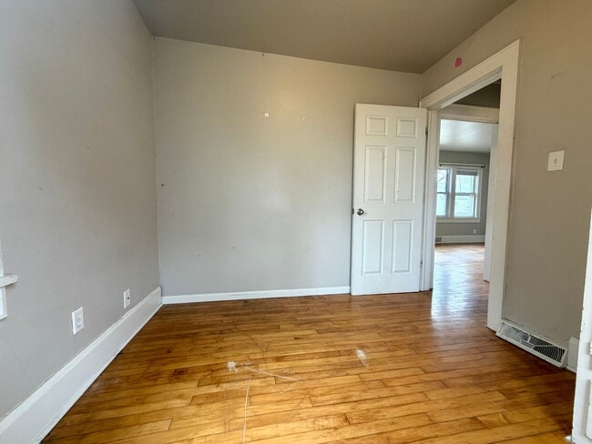 Building Photo - Cozy 2 Bedroom Single Family Home- Near Bellevue Wi