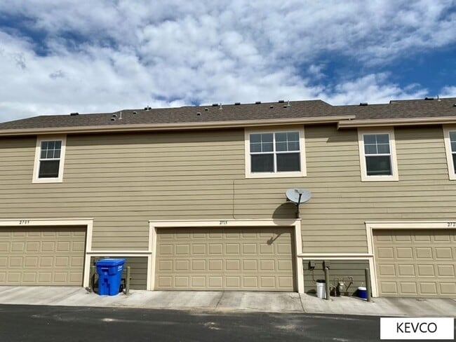 Building Photo - Bright, Comfortable Two Bedroom Townhouse!