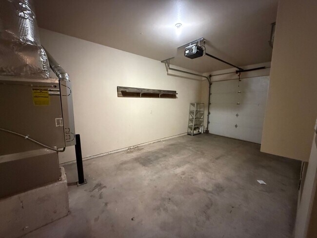 Building Photo - h826