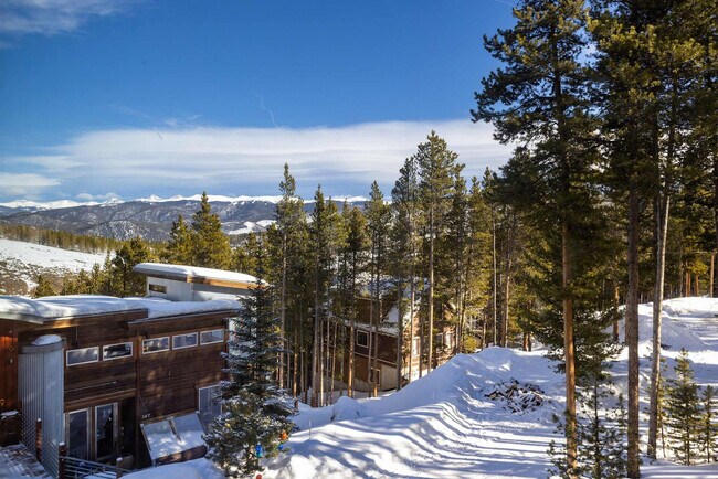 Building Photo - 157 Independence Cir