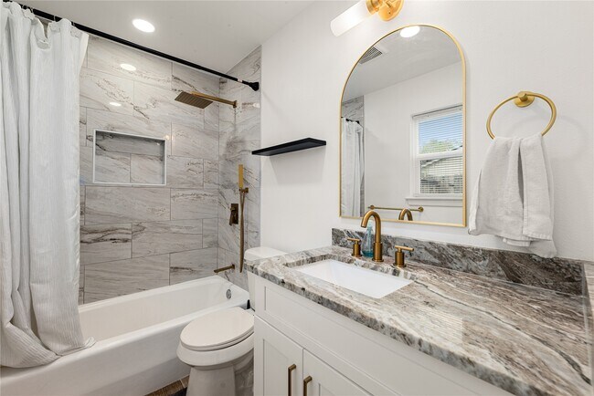 Building Photo - 3410 Tanglewilde St