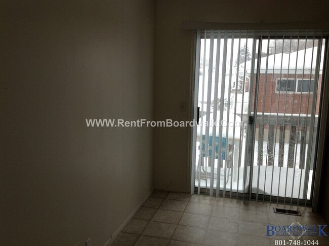 Building Photo - Spacious 2 Bed 2 Bath Magna Duplex With Pr...