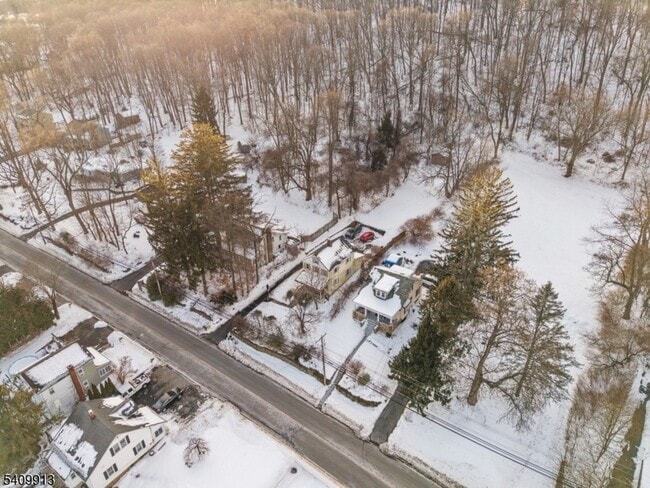 Building Photo - 147 Millbrook Ave