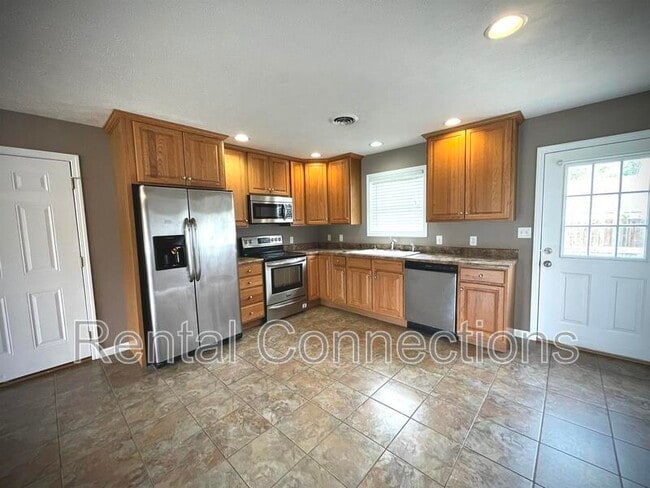 Building Photo - 1806 Bridge