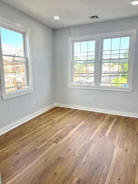Building Photo - 331 Myrtle Ave