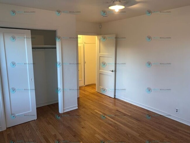 Building Photo - Cozy one bedroom one bathroom duplex located off of Keystone and Seventh Street in a cul-de-sac b...