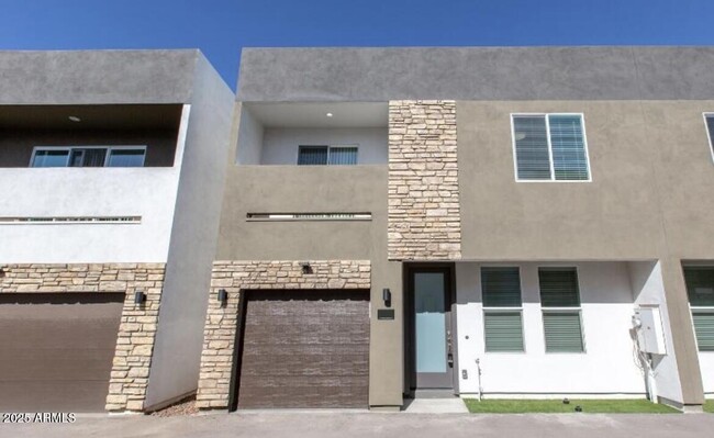 Building Photo - 1850 N 51st St