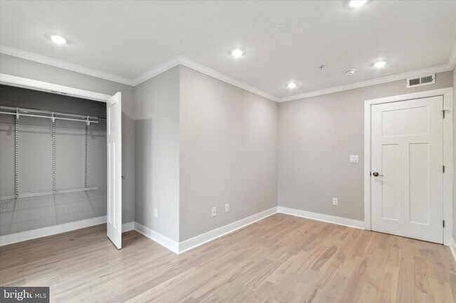Building Photo - 5039 Pine St