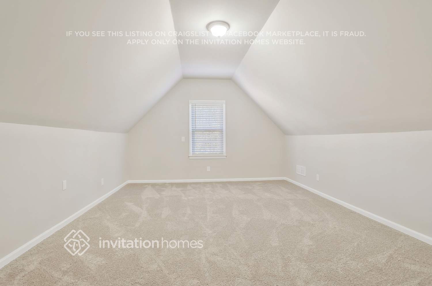 Building Photo - 526 Sumer Ln N