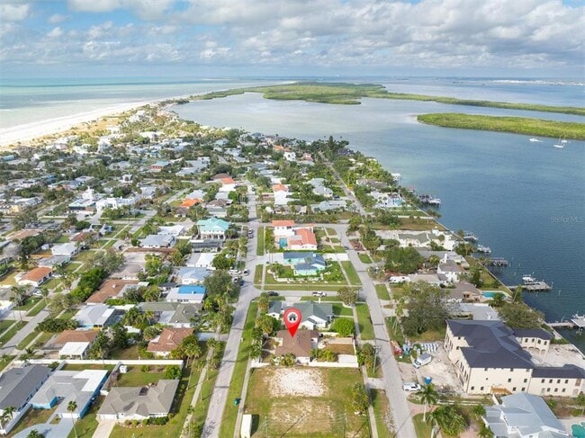 Building Photo - 907 Narcissus Ave