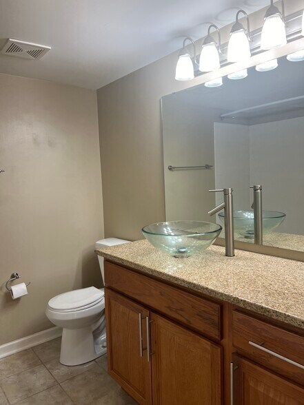 Building Photo - 935 Washington St