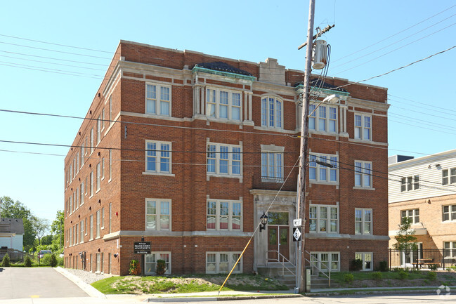 Primary Photo - Swayze Apartments