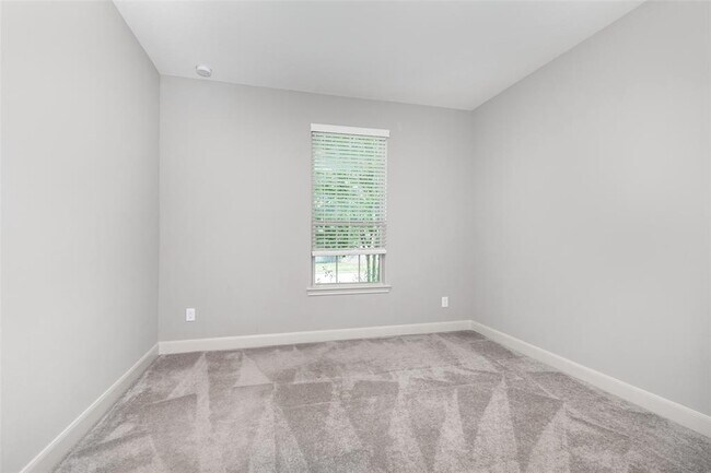 Building Photo - 22419 Banewood Dr