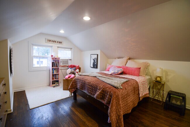 Building Photo - 4947 W Parker Ave