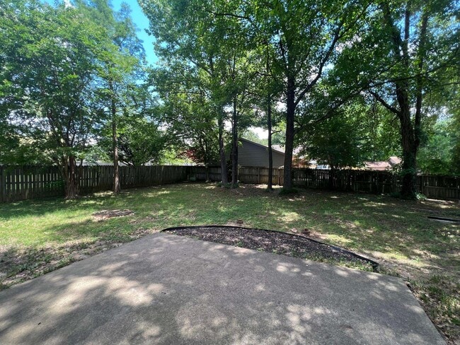 Building Photo - 1011 Green Valley Dr