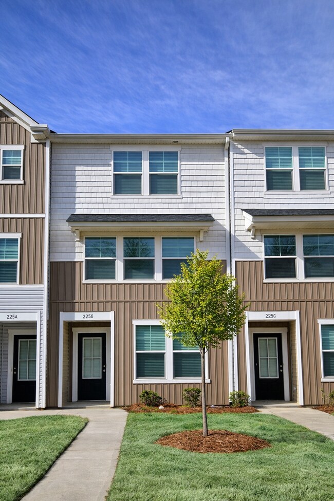 Building Photo - Brand New Townhome | 3 BR/3.5BA | 1-Car Garage | Near Downtown Mooresville