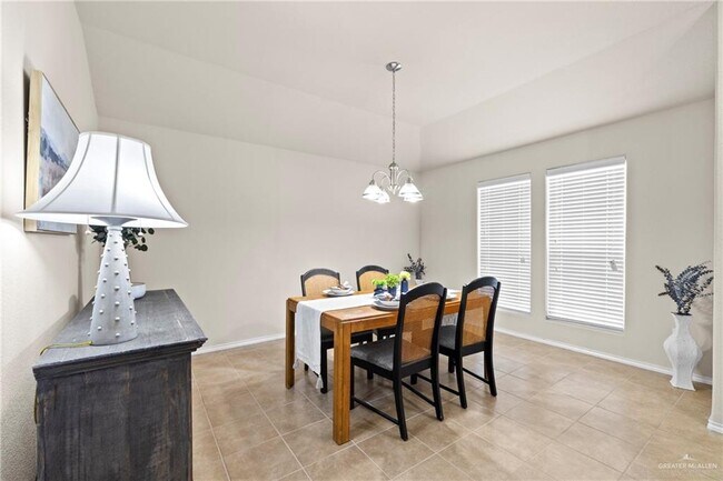 Building Photo - 33 Kika De La Garza St