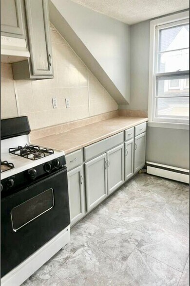 Building Photo - 72 Pocasset Ave