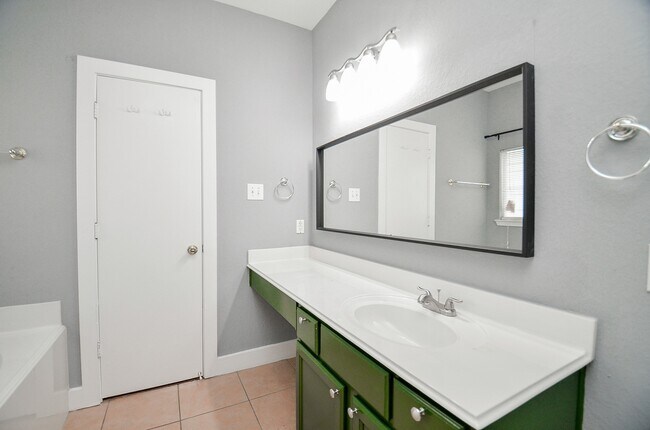 Building Photo - 11924 Prior Park Dr