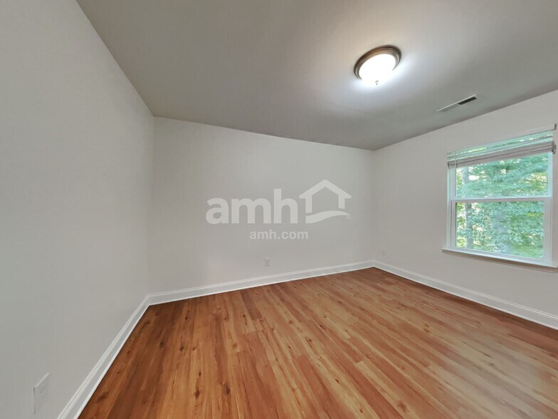 Building Photo - 3041 Greenmont Cir