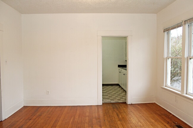 Building Photo - 4806 NE 29th Ave