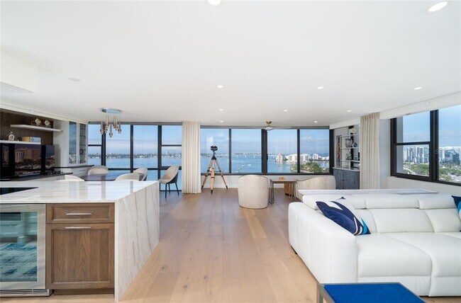 Building Photo - 770 S Palm Ave