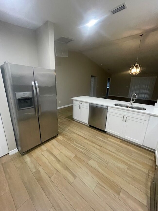 Building Photo - Duplex for rent