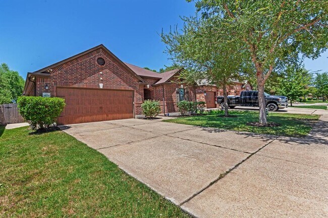 Building Photo - 14224 Lake Victor Dr