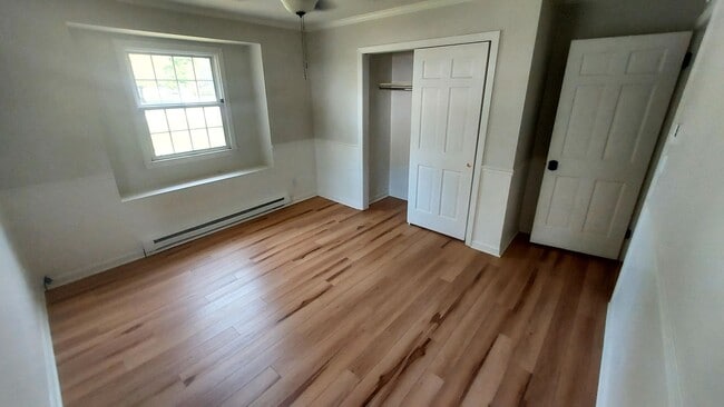 Building Photo - 2 Bedroom 1 Bath 1025 Sqft Home Minutes to...