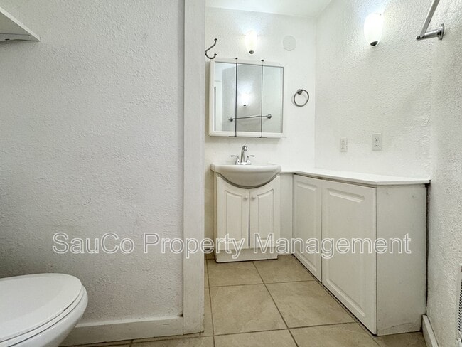 Building Photo - 6423 SW Raab Rd