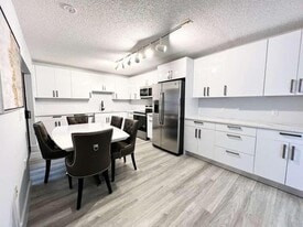 Building Photo - 118 1st Ter