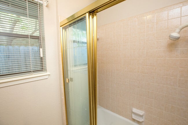 Building Photo - 2946 River Bend Ct