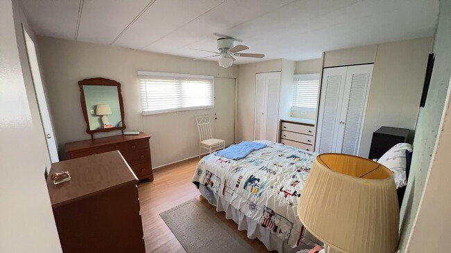 Building Photo - Beautiful 2 bedroom 2 bath mobile home for rent in 55+ community in south Tampa