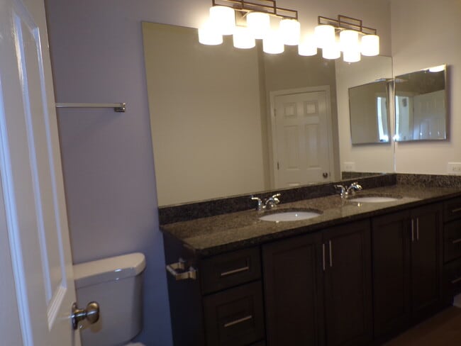 Building Photo - 891 Essex Cir